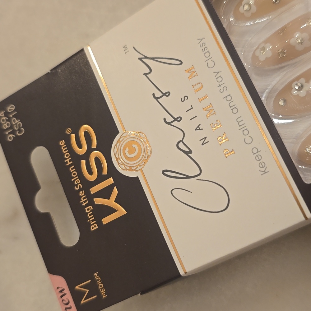 💥2 For $8 NIB Kiss Classy Nails Medium Almond Shape - Picture 5 of 5